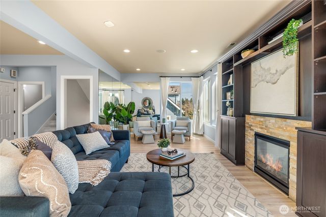 421 NE 60th Street, Seattle, WA 98115