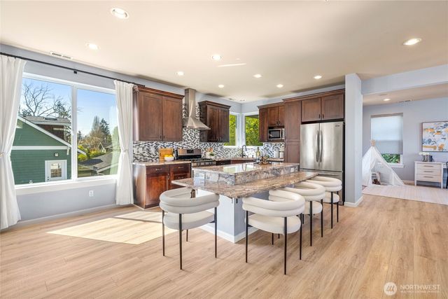 421 NE 60th Street, Seattle, WA 98115