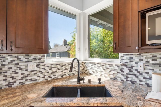 421 NE 60th Street, Seattle, WA 98115