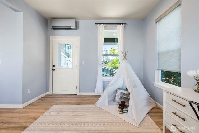 421 NE 60th Street, Seattle, WA 98115