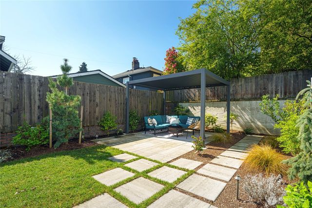 421 NE 60th Street, Seattle, WA 98115