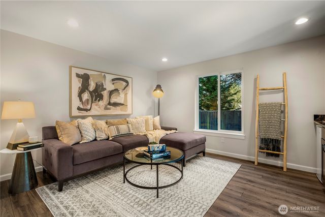 421 NE 60th Street, Seattle, WA 98115