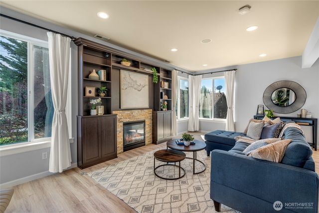 421 NE 60th Street, Seattle, WA 98115