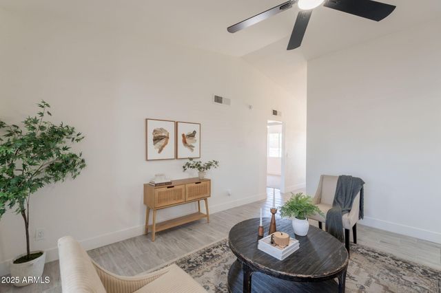 521 E WICKIEUP Lane, Phoenix, AZ 85024