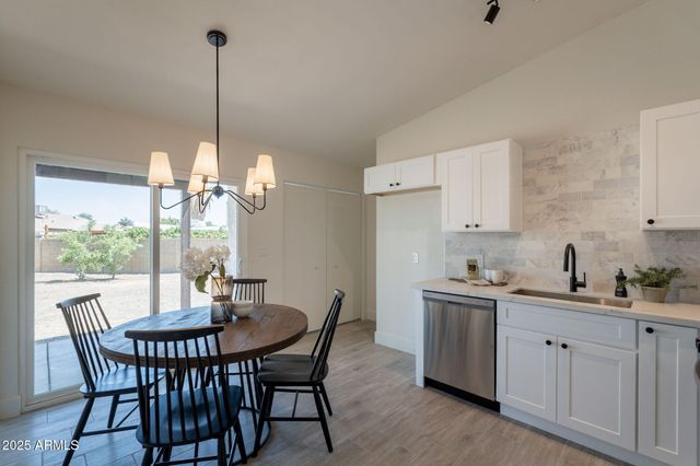 521 E WICKIEUP Lane, Phoenix, AZ 85024