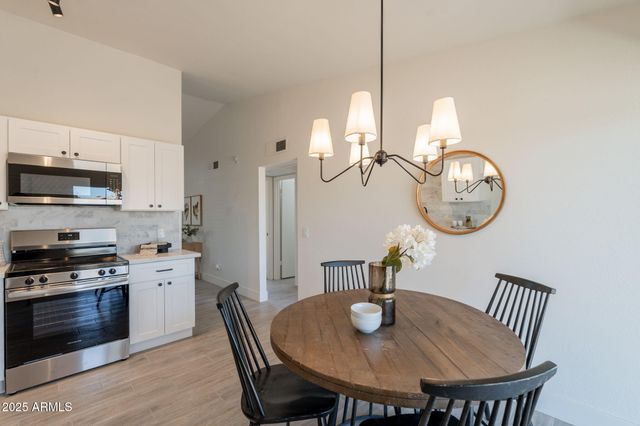 521 E WICKIEUP Lane, Phoenix, AZ 85024