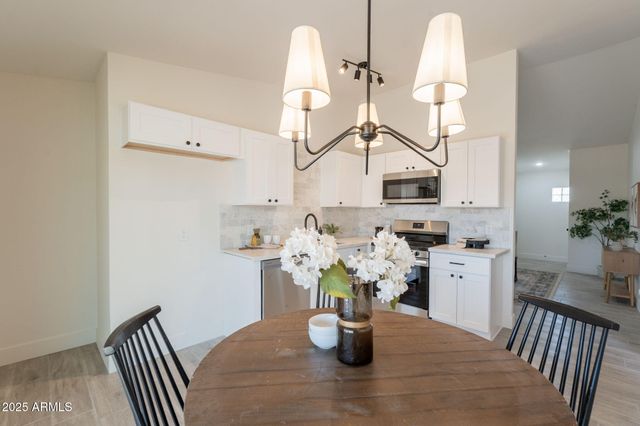 521 E WICKIEUP Lane, Phoenix, AZ 85024