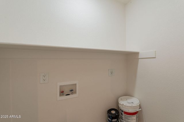 521 E WICKIEUP Lane, Phoenix, AZ 85024