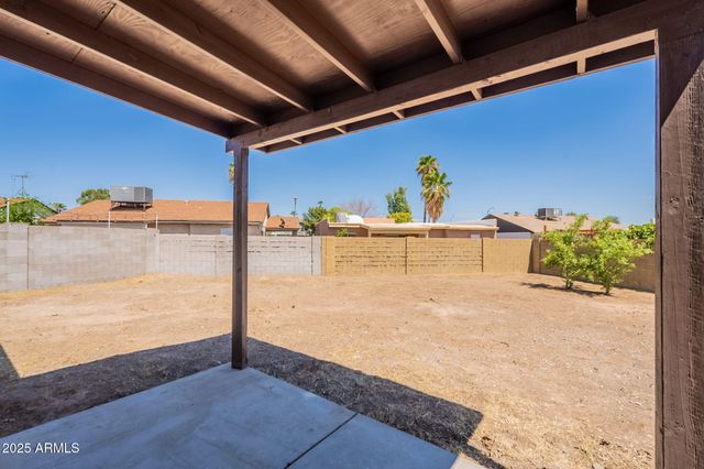 521 E WICKIEUP Lane, Phoenix, AZ 85024