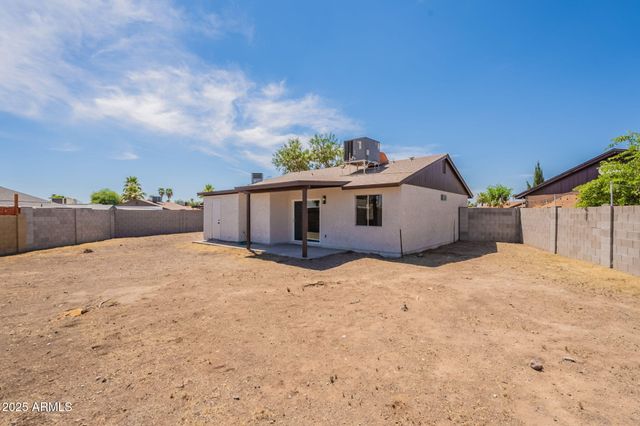 521 E WICKIEUP Lane, Phoenix, AZ 85024
