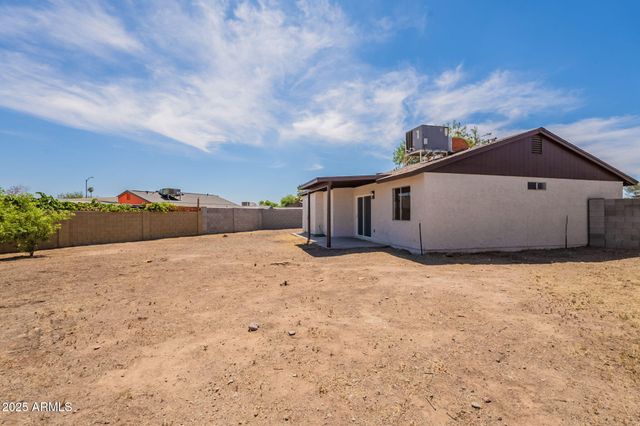 521 E WICKIEUP Lane, Phoenix, AZ 85024