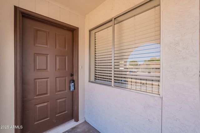 521 E WICKIEUP Lane, Phoenix, AZ 85024