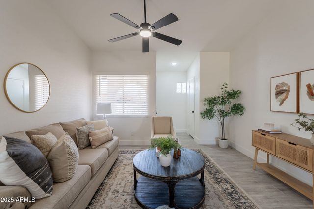 521 E WICKIEUP Lane, Phoenix, AZ 85024