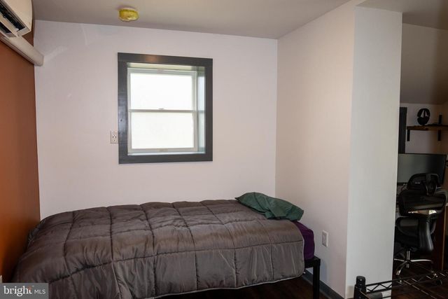 2130 E MAIN ST, Valley View, PA 17983