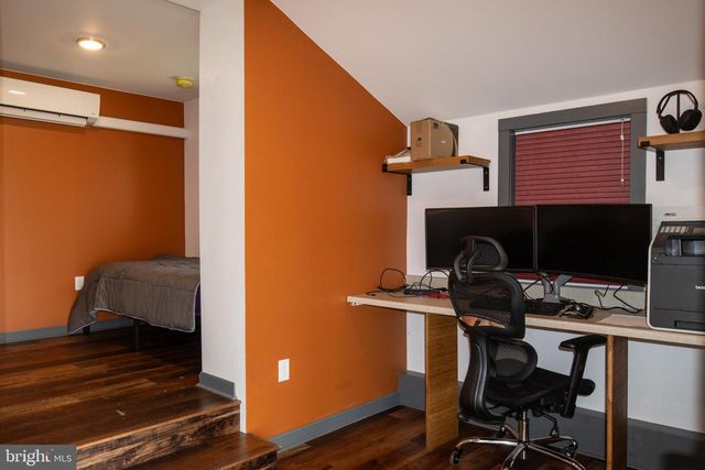 2130 E MAIN ST, Valley View, PA 17983