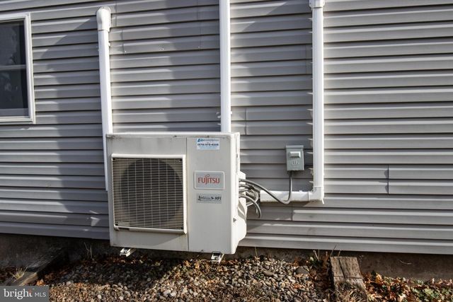 2130 E MAIN ST, Valley View, PA 17983