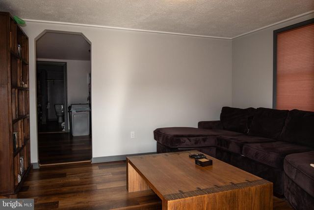 2130 E MAIN ST, Valley View, PA 17983