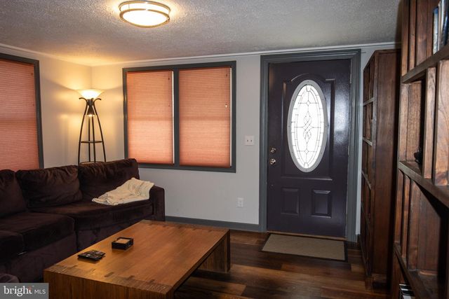 2130 E MAIN ST, Valley View, PA 17983