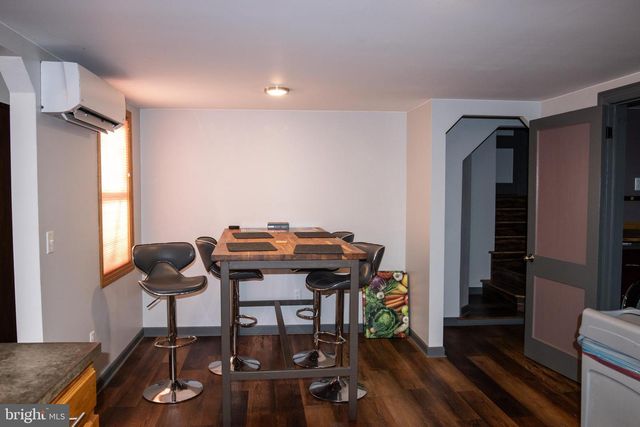 2130 E MAIN ST, Valley View, PA 17983