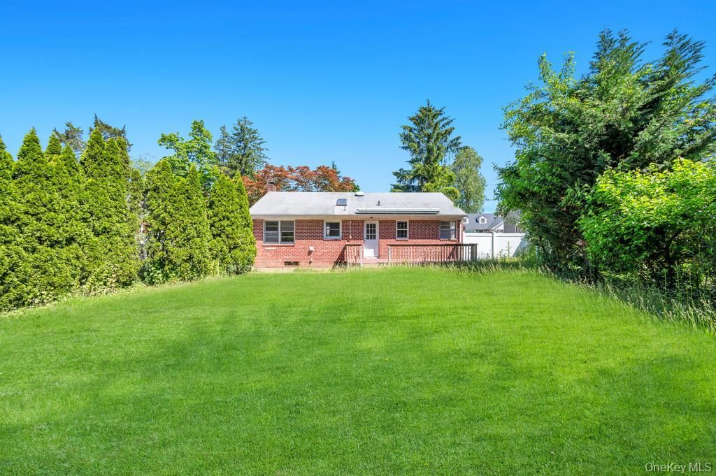 40 Fenwick Street, Greenlawn, NY 11740 — photo 3