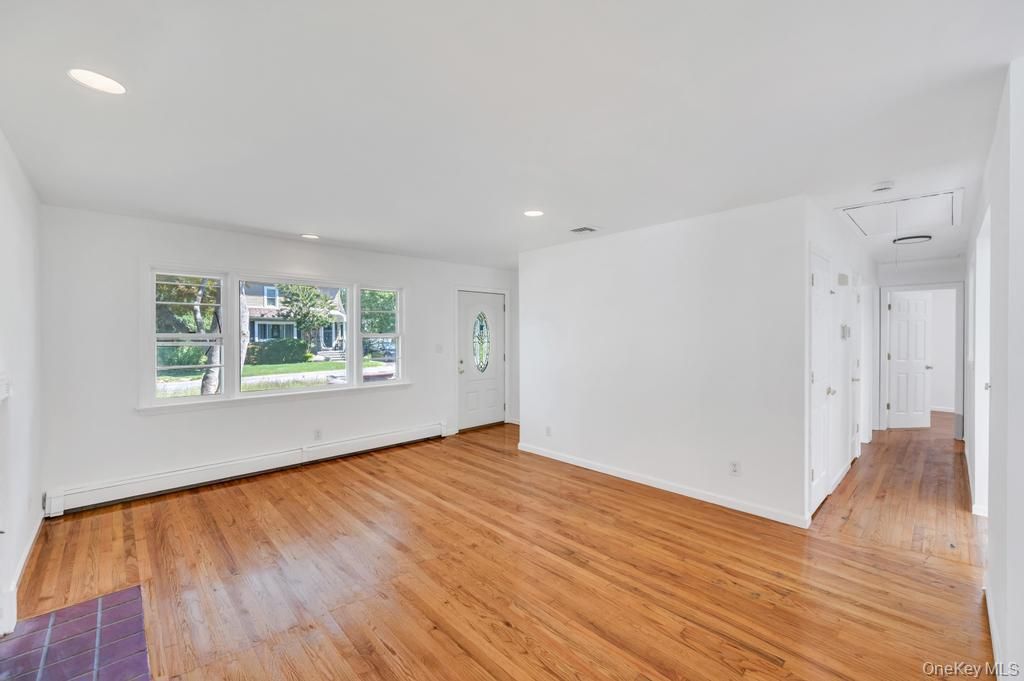 40 Fenwick Street, Greenlawn, NY 11740 — photo 4
