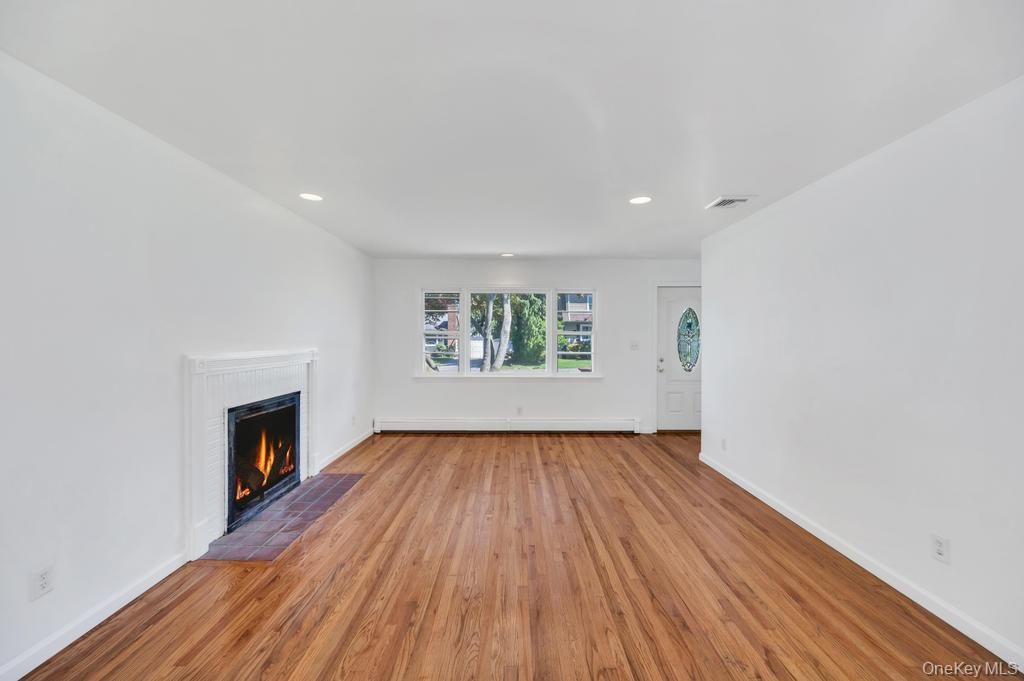 40 Fenwick Street, Greenlawn, NY 11740 — photo 5