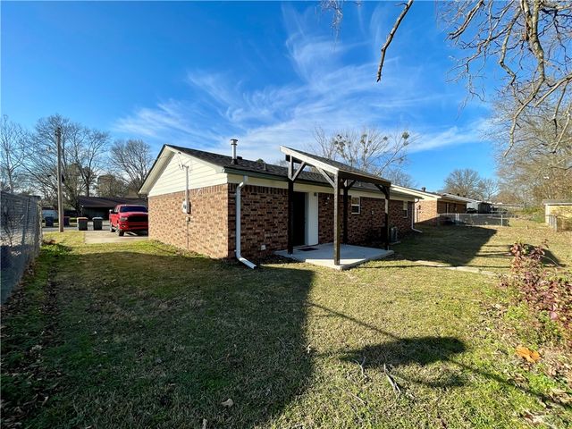 1307 S Ithaca Avenue, Russellville, AR 72801