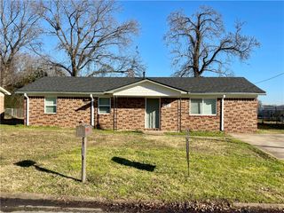 1307 S Ithaca Avenue, Russellville, AR 72801