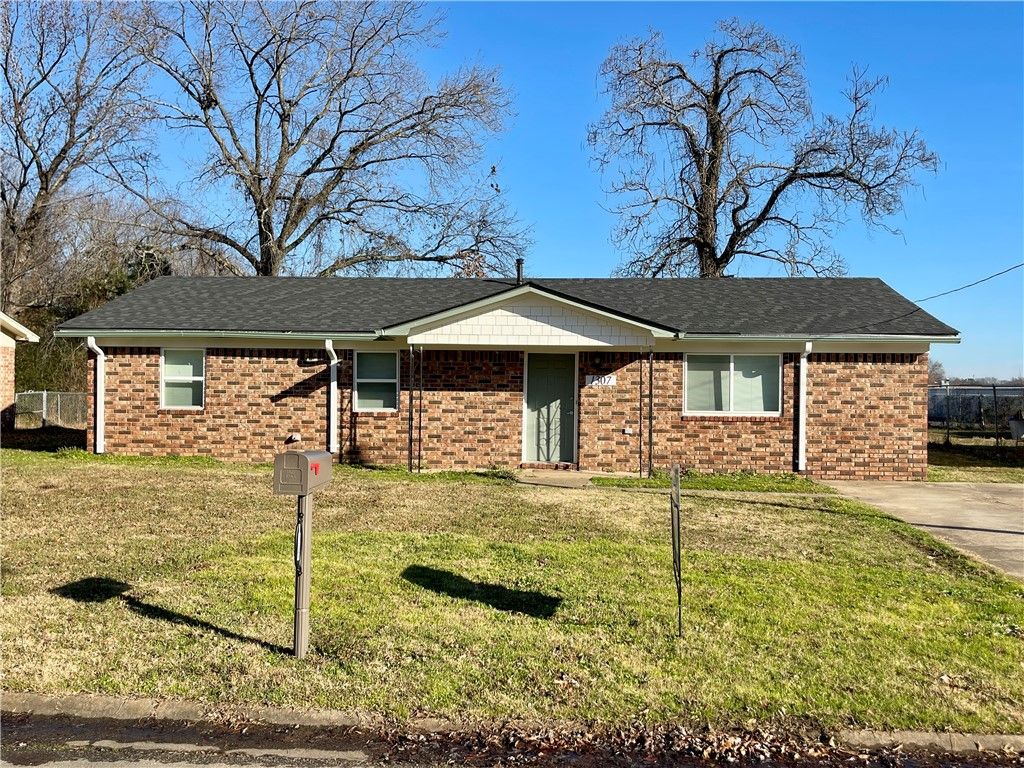 1307 S Ithaca Avenue, Russellville, AR 72801