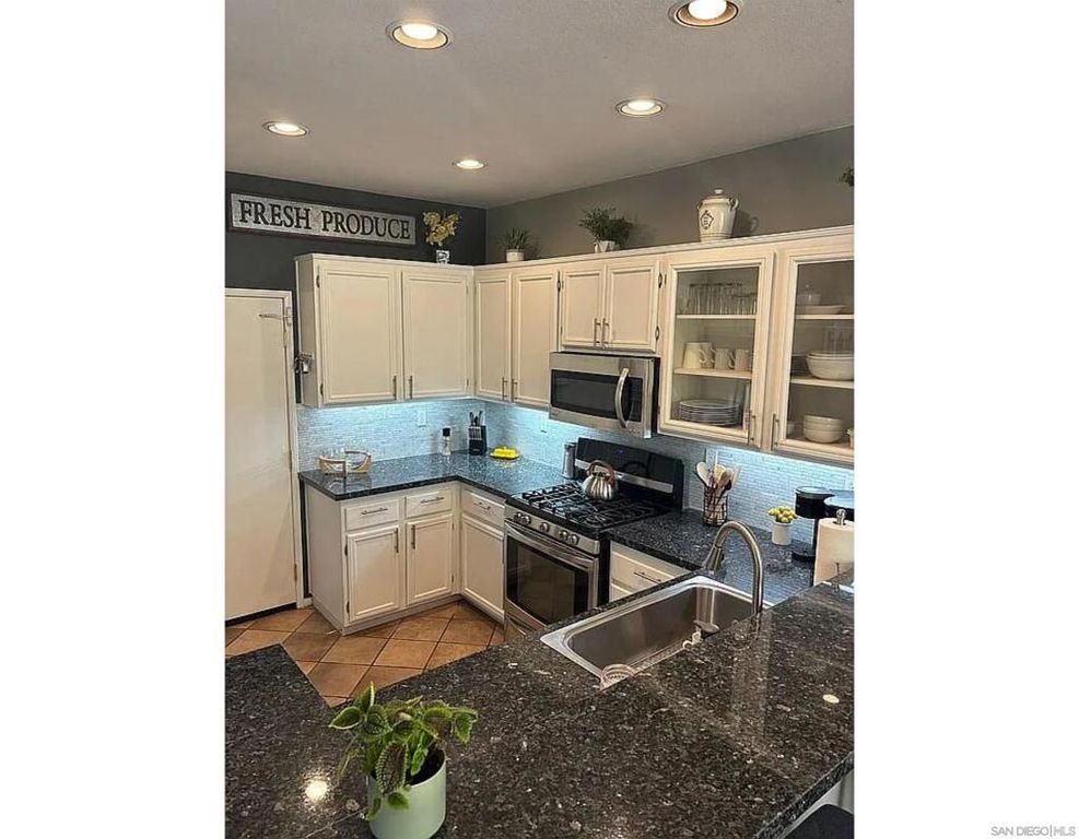 Image 5 of property listing at 2995 W Canyon, San Diego, CA 92123