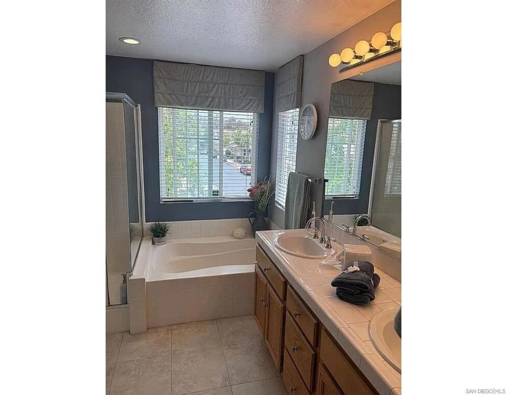 Image 8 of property listing at 2995 W Canyon, San Diego, CA 92123