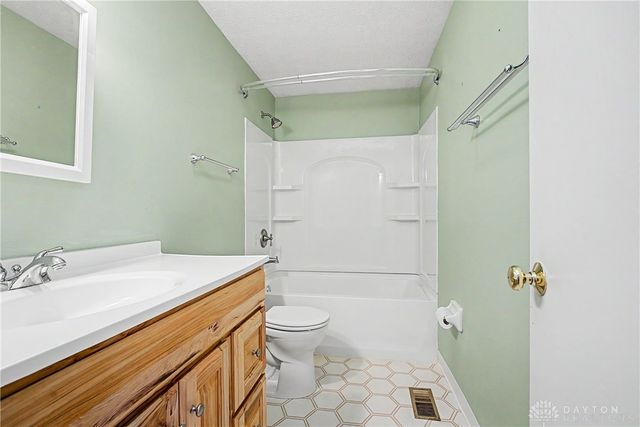 8858 Washington Colony Drive, Centerville, OH 45458
