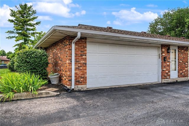 8858 Washington Colony Drive, Centerville, OH 45458