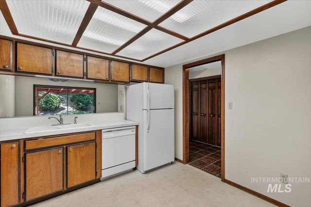3439 S Raindrop Ct, Boise, ID 83706