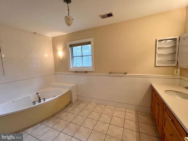 1312 KURTZ RD, Mclean, VA 22101