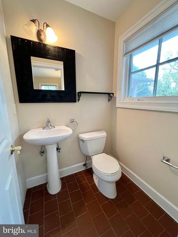 1312 KURTZ RD, Mclean, VA 22101