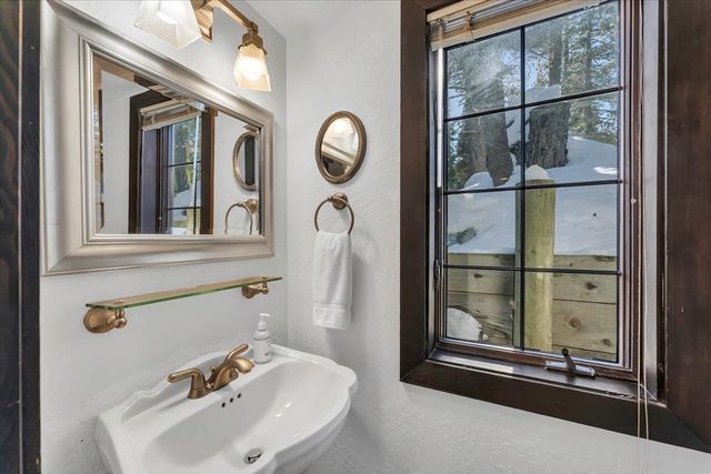 227 Olympic Valley Rd Unit 15, Olympic Valley, CA 96146