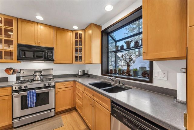 227 Olympic Valley Rd Unit 15, Olympic Valley, CA 96146