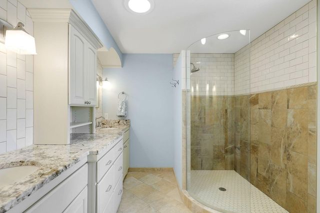 12405 45th Avenue N, Plymouth, MN 55442