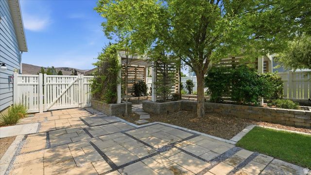 2038 E RANCH DR, Eagle Mountain, UT 84005