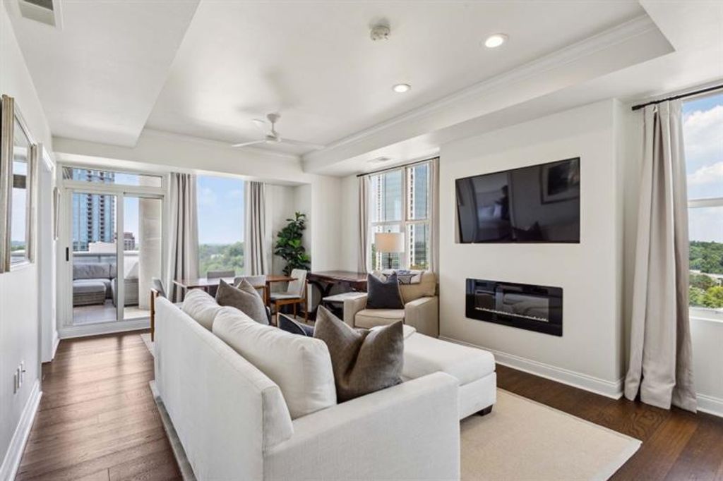 2881 Peachtree NE Road 1005, Atlanta, GA 30305