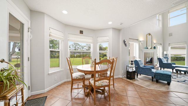 4751 UNIVERSITY Boulevard N, Jacksonville, FL 32277