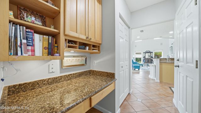 4751 UNIVERSITY Boulevard N, Jacksonville, FL 32277