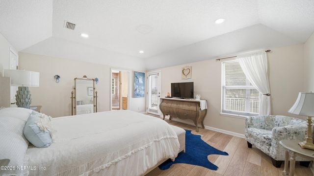 4751 UNIVERSITY Boulevard N, Jacksonville, FL 32277