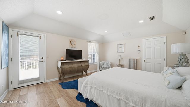 4751 UNIVERSITY Boulevard N, Jacksonville, FL 32277