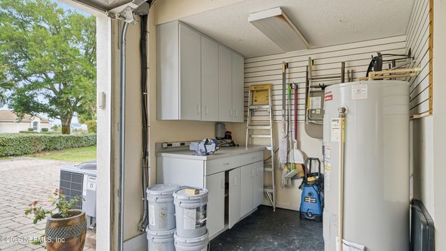 4751 UNIVERSITY Boulevard N, Jacksonville, FL 32277