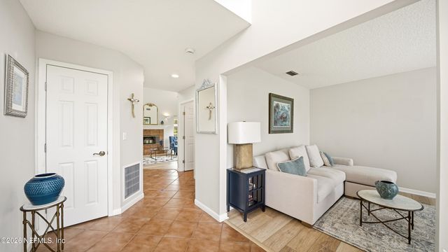 4751 UNIVERSITY Boulevard N, Jacksonville, FL 32277