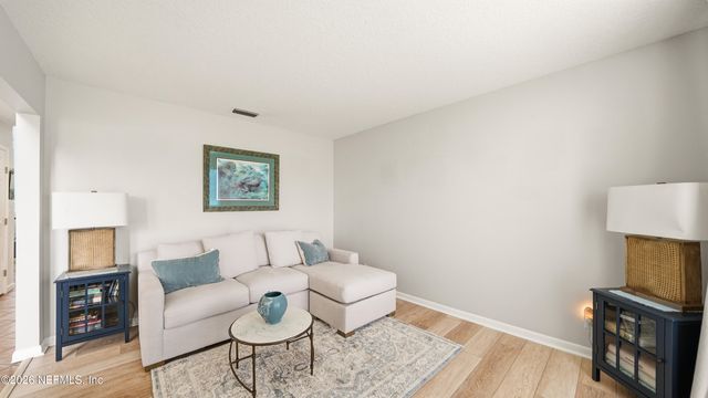 4751 UNIVERSITY Boulevard N, Jacksonville, FL 32277