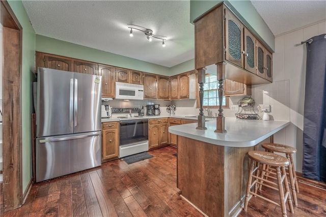 2504 S 14th Street, Leavenworth, KS 66048