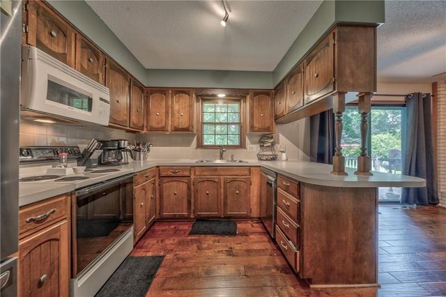2504 S 14th Street, Leavenworth, KS 66048